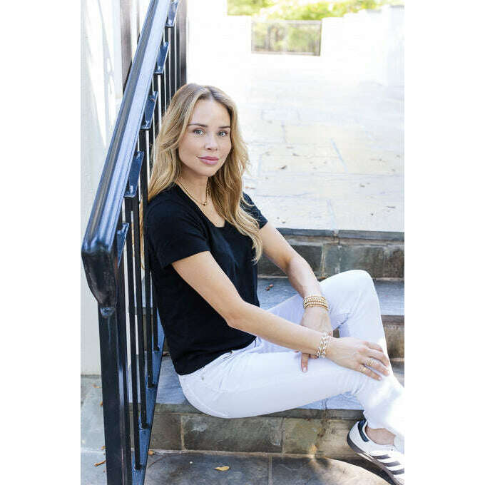 Erin Gray Tee Black / Short Sleeve / S Vintage Low-Key V-Neck Tee