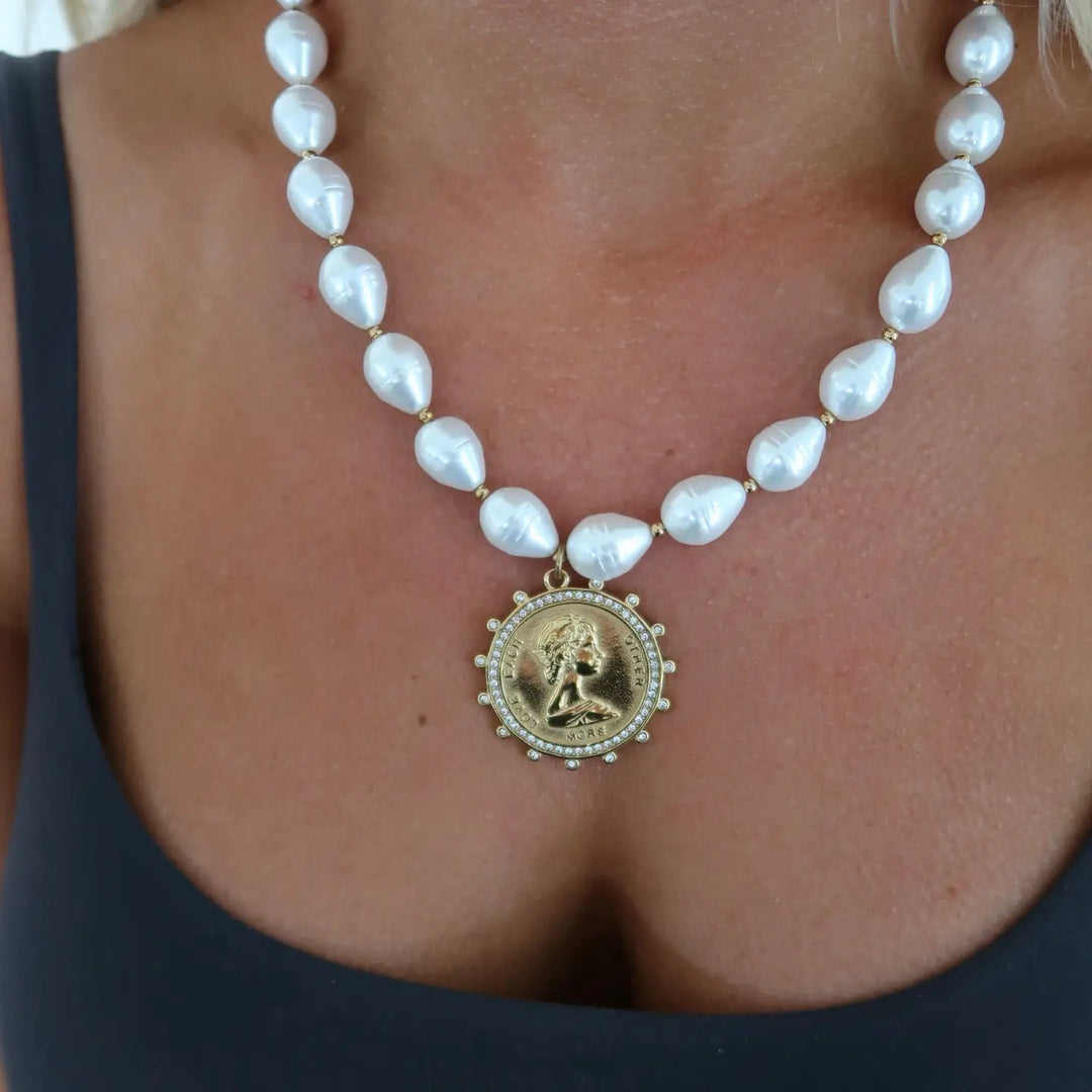ChanSutt Pearls Necklace Gia Coin Necklace
