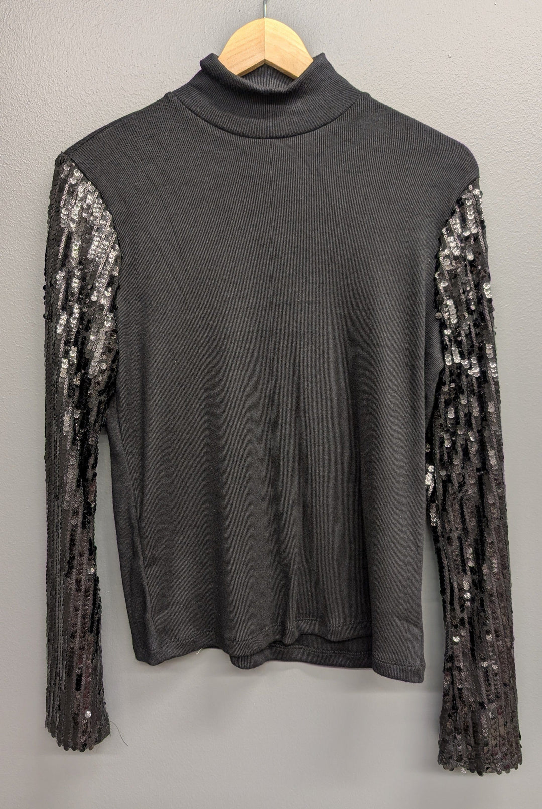 Design History Top Black / XS Gianna Sequin Sleeve Top