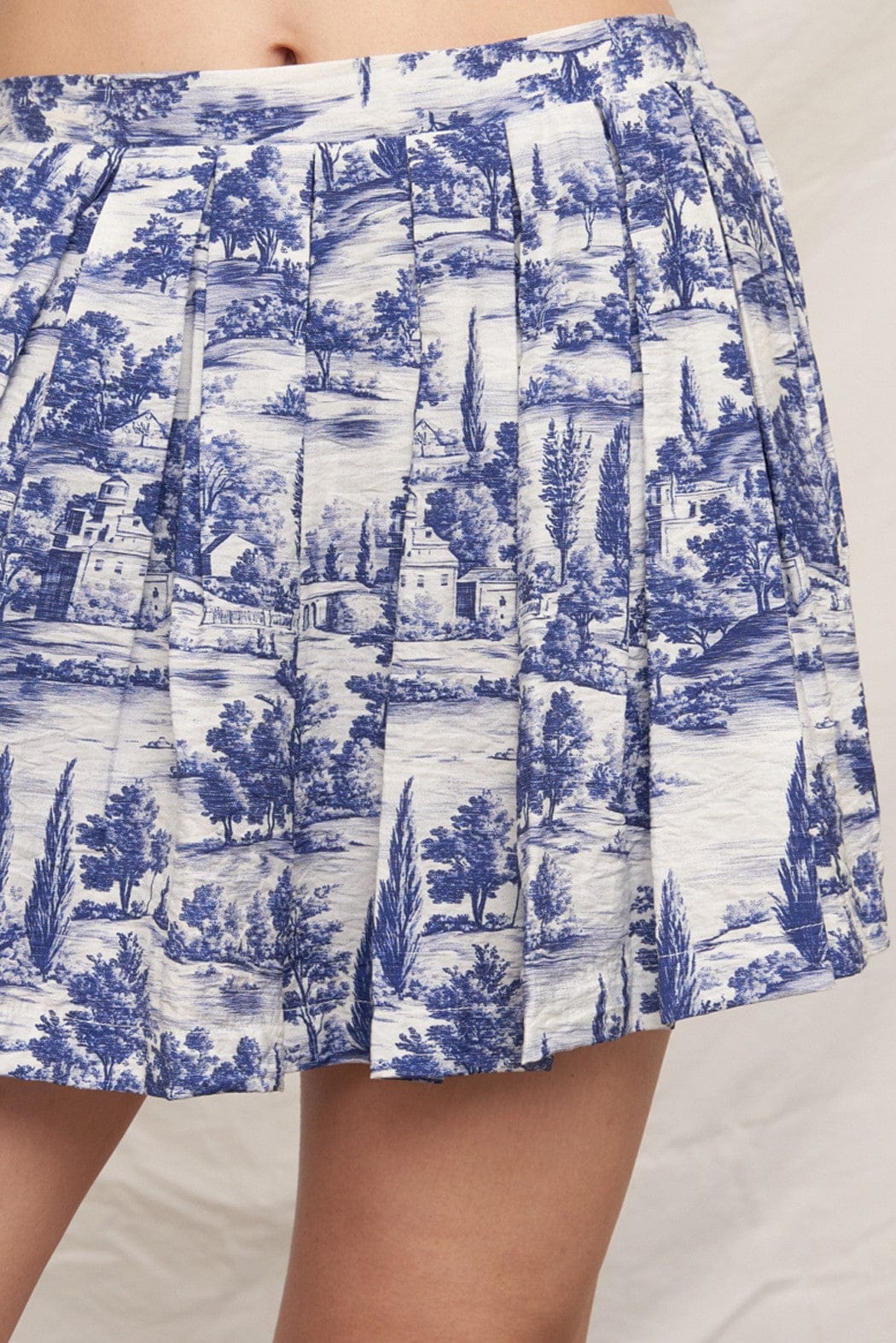 En Creme Shorts White Blue / XS Emilia Toile Pleated Shorts