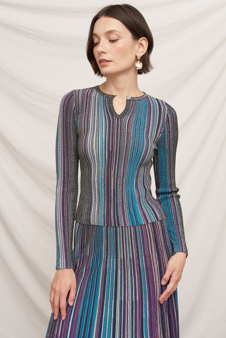 En Creme Madilyn striped top with classic horizontal stripes and casual short-sleeve design