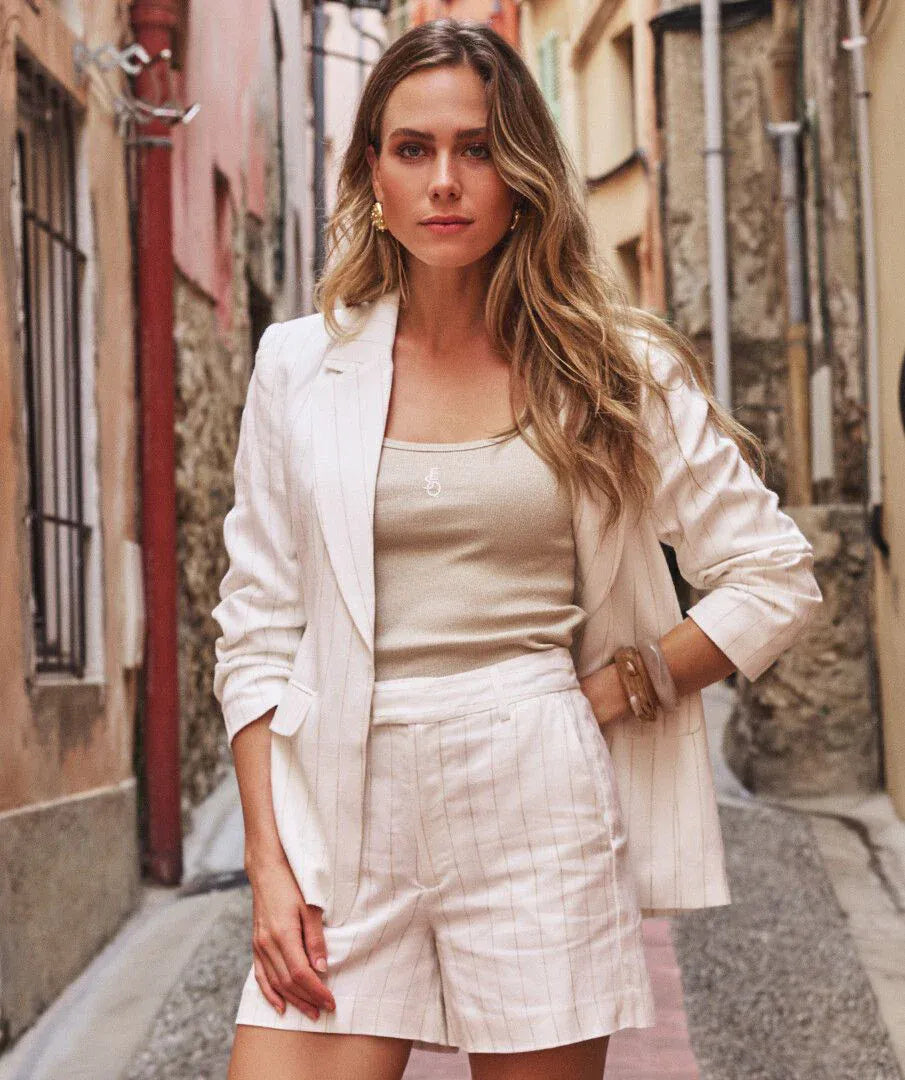 Esqualo Dani striped linen blazer showing a tailored fit with blue and white stripes, lapel collar, and front buttons.