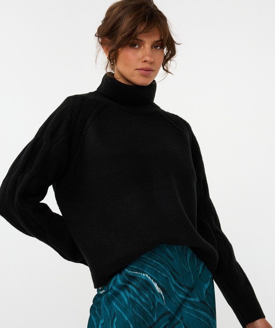 Esqualo Sweater Black / XS Jenna Raglan Sweater