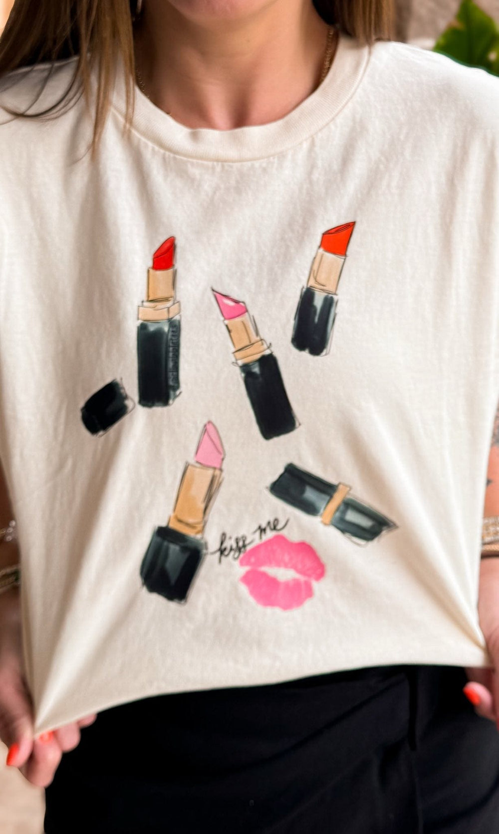 Girl Babble Tees Graphic Tee Crème / XS Kiss Me Tee