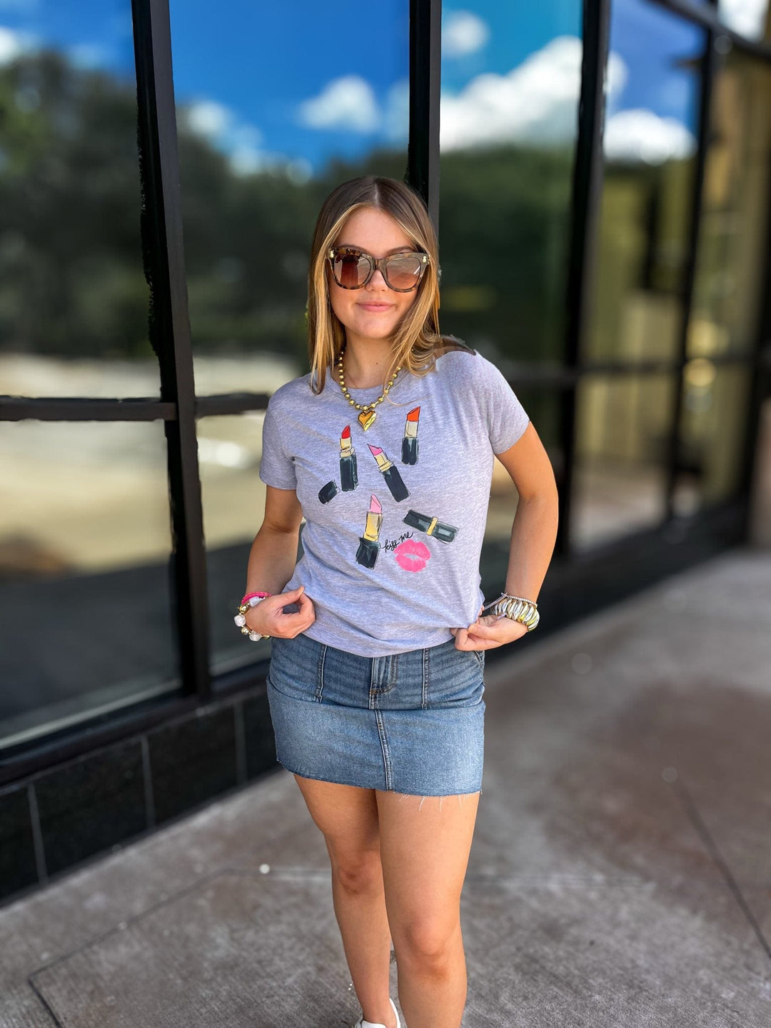 Girl Babble Tees Graphic Tee Kiss Me Tee
