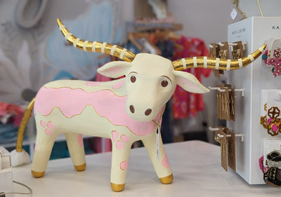 GlitterVille Decor Beauregard the Bovine Long Horn Display