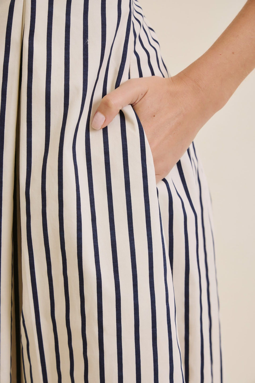 In February Midi Dress Gina V-Neck Midi Dress