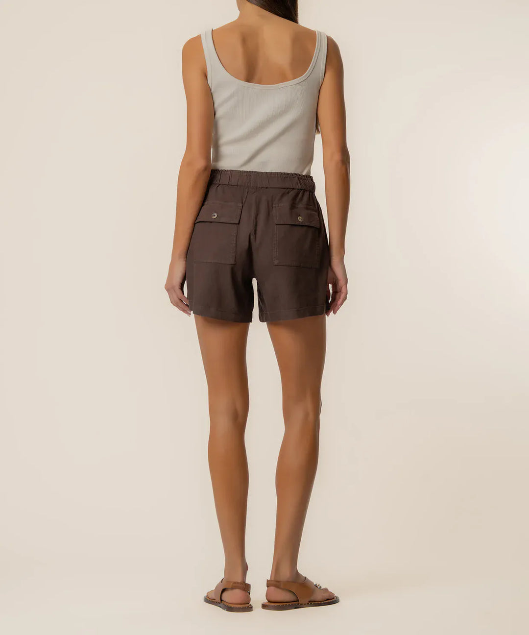 KUT from the Kloth Katana linen drawstring shorts, lightweight and casual shorts with a relaxed fit and adjustable waist.