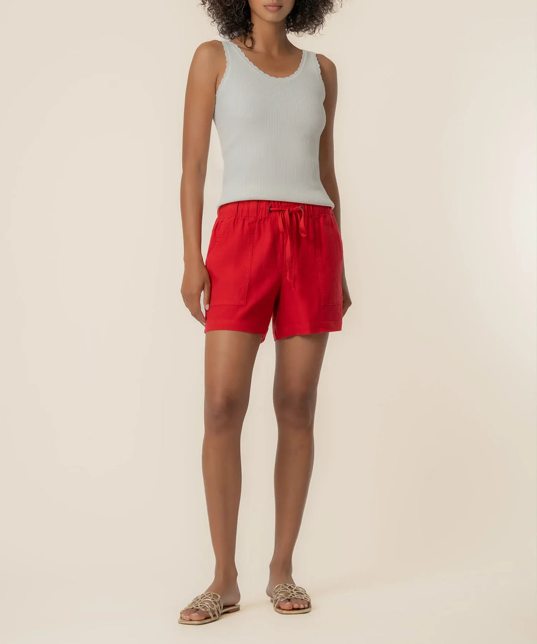 KUT from the Kloth Katana linen drawstring shorts in light fabric with a relaxed fit and adjustable waistband.
