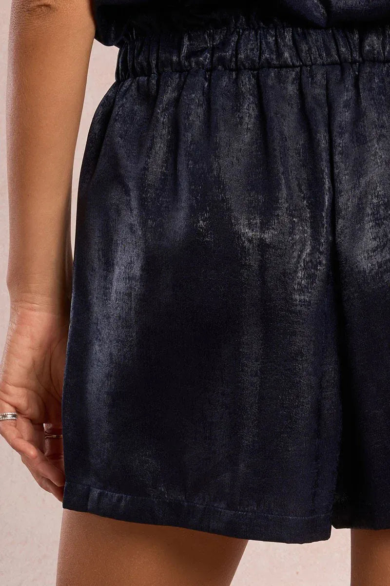 Le Soir par Molly Bracken Naomi satin shorts in a stylish design, featuring smooth fabric and a chic fit.
