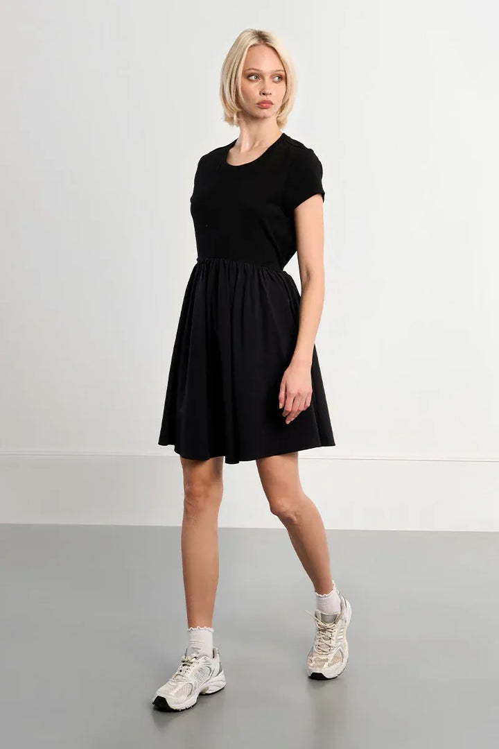 Lili Sidonio Elena drawstring mini dress in lightweight fabric, featuring a fitted silhouette and casual style.