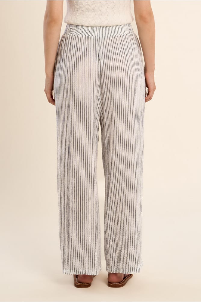 Lili Sidonio Leila striped pants featuring a stylish pattern and relaxed fit, shown in a full-length view.