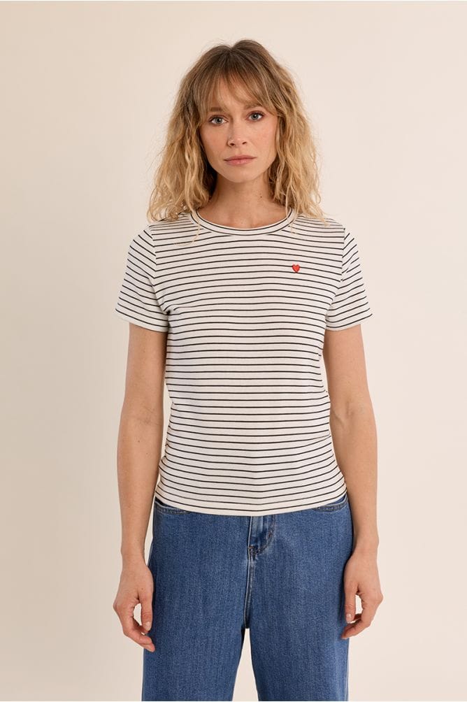 Lili Sidonio Tee Aurelia Embroidered Heart Tee