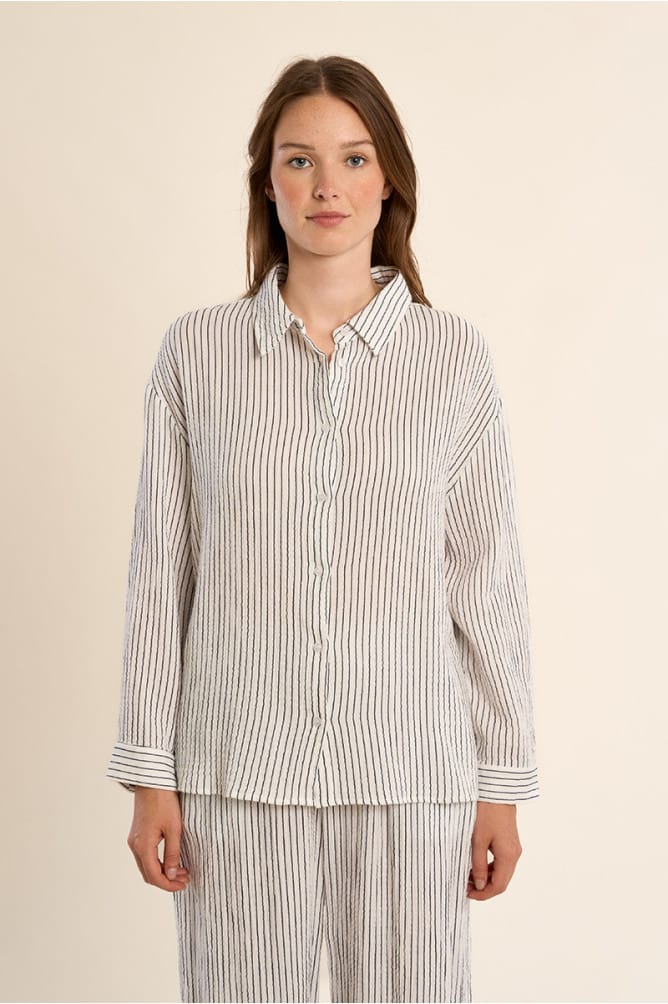 Lili Sidonio Diana oversized striped top in off-white and navy, casual fit with long sleeves and relaxed style.