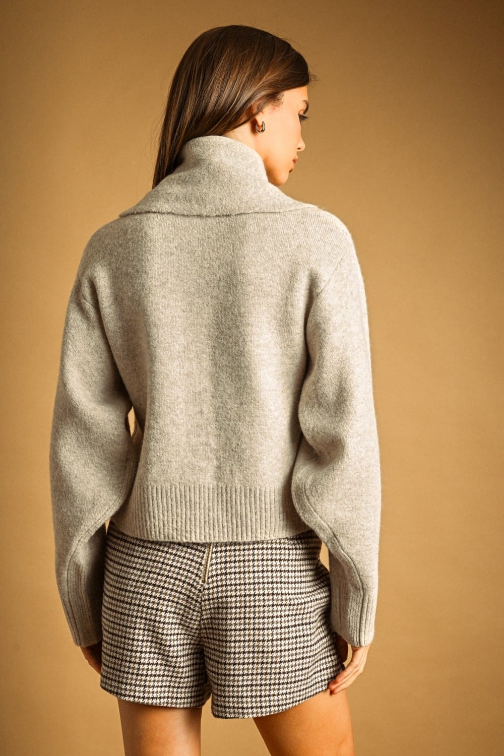 Miou Muse Arya sweater jacket in a cozy knit design with long sleeves and a relaxed fit
