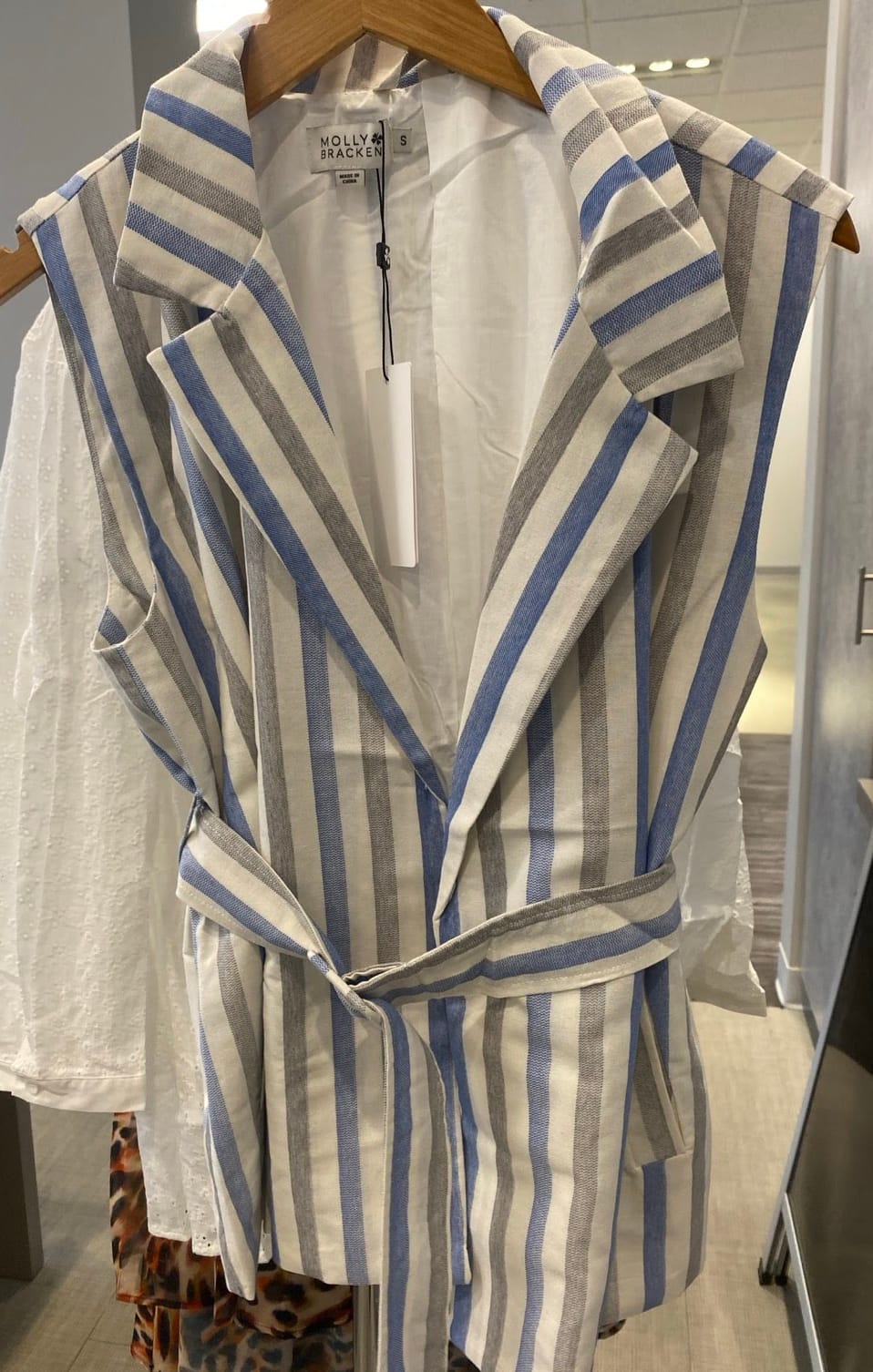 Molly Bracken Callie sleeveless blazer, tailored with a fitted design and classic lapels, in a versatile neutral color.