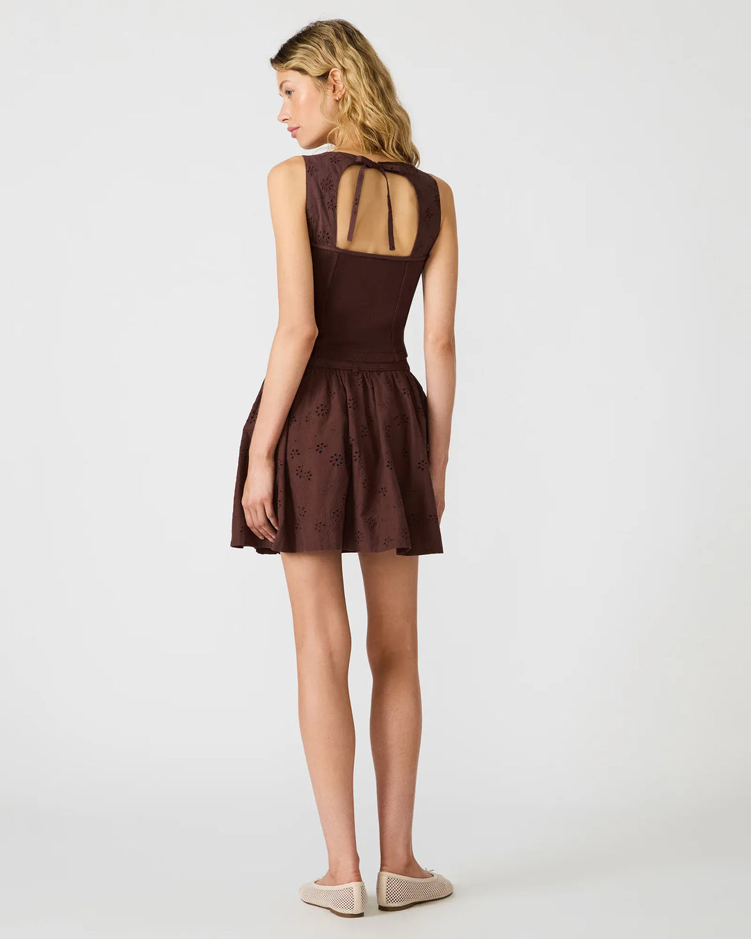 Black Steve Madden Vanny mini skirt with a fitted silhouette and stylish design, perfect for casual or night-out outfits.