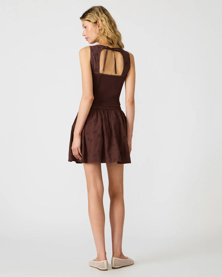 Black Steve Madden Vanny mini skirt with a fitted silhouette and stylish design, perfect for casual or night-out outfits.