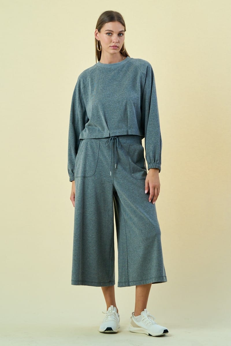 The Greii Malaya buttoned sweatshirt featuring a relaxed fit, soft fabric, and button details, in a stylish casual design.