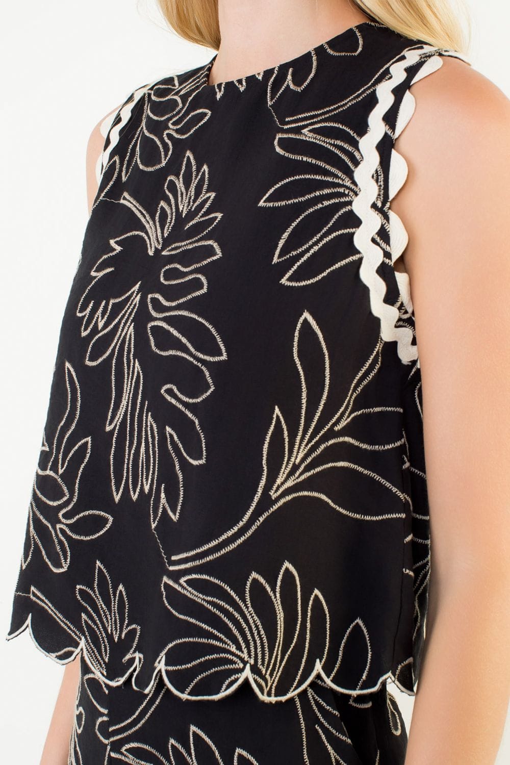 THML Top Black / XS Riley Embroidered Top