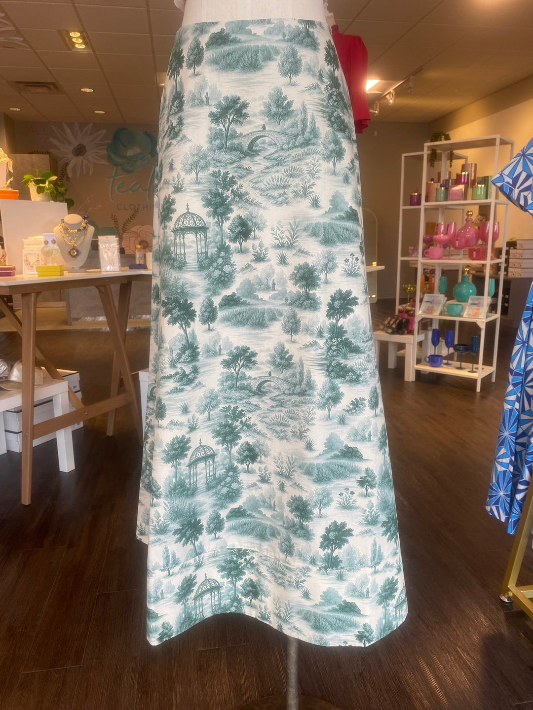 Thomas & Lourdes Dalia Maxi Skirt in flowing fabric with floral pattern, styled with a high waist and ankle-length silhouette.