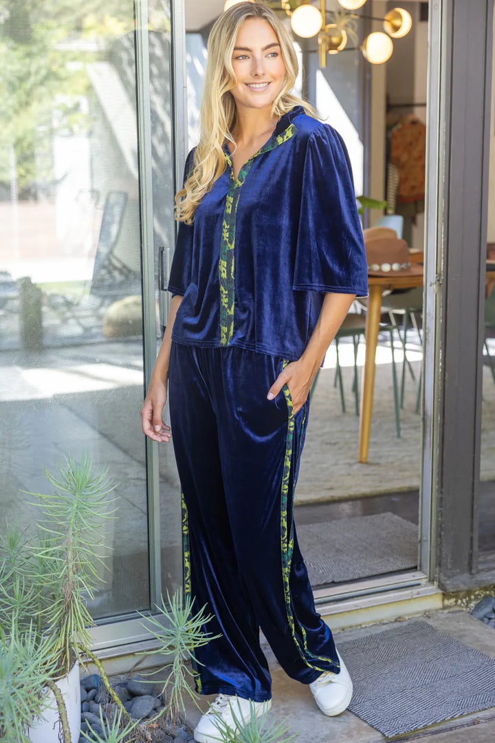 Voy Hanna Contrast Pants, black pants with contrasting details and a relaxed fit