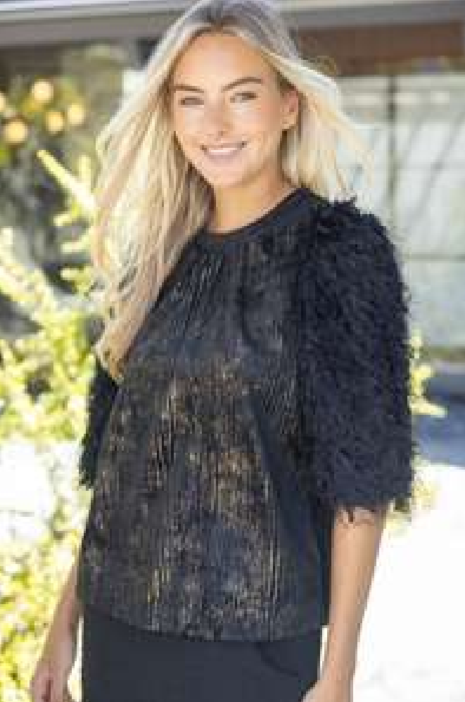 Voy Top Black / S Sutton Feather Sleeve Top