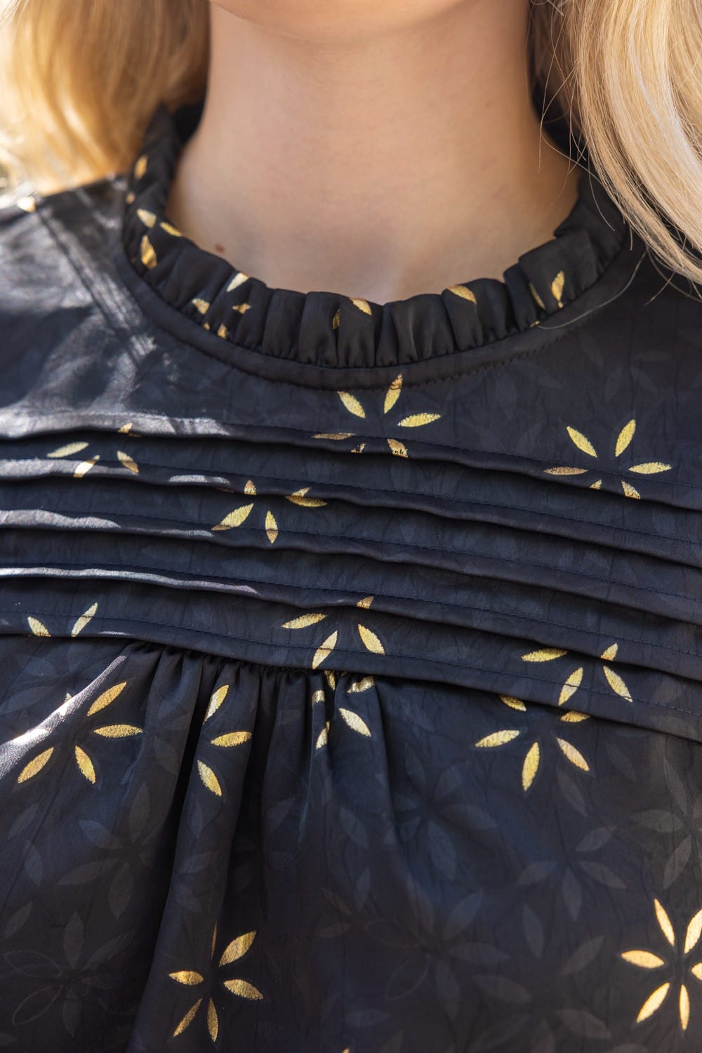 Voy Emely metallic floral top with shimmering pattern and short sleeves
