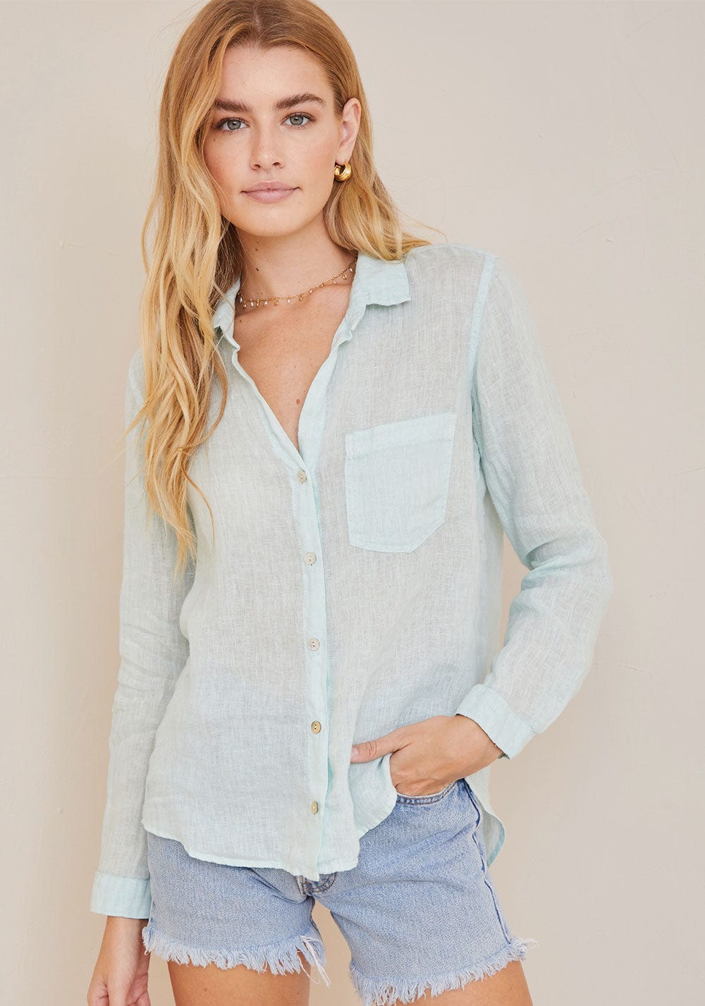 Light blue Bella Dahl Pocket Button Down top with small chest pocket, casual and stylish for everyday wear.